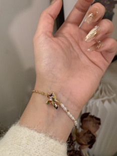 韩国彩色小马手链首饰女2026新款轻奢小众设计感手饰手串饰品