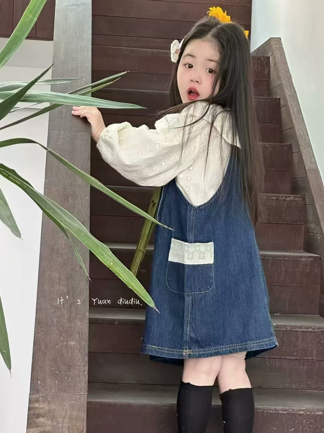 2025春季新款女童气质灯笼袖衬衫蝴蝶结牛仔背带裙套装