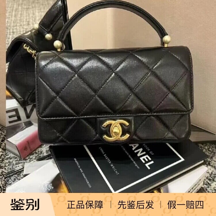 奢店代购 2025p 新款Chanel/香奈儿 亮面小羊皮珍珠装饰手柄手袋