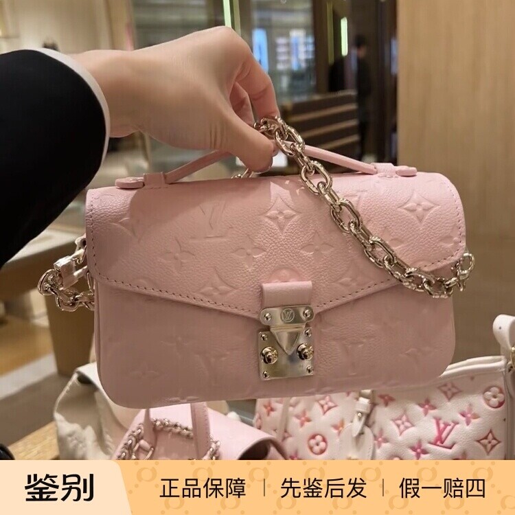新款奢店代购 2024 LV/路易威登 EAST WEST牛皮压花邮差包 M47045