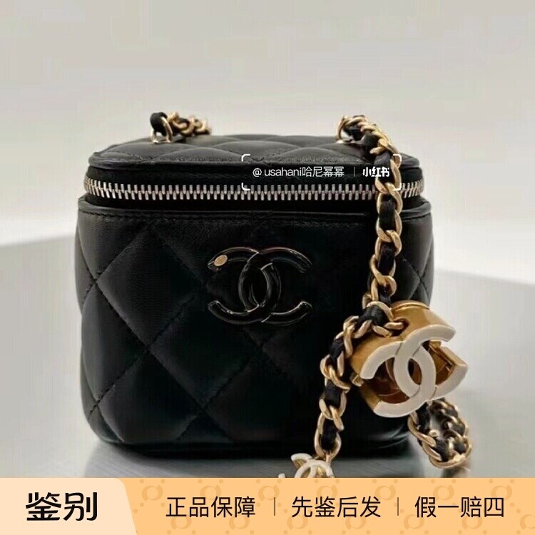 香奈儿珐琅羊皮迷你盒子小包