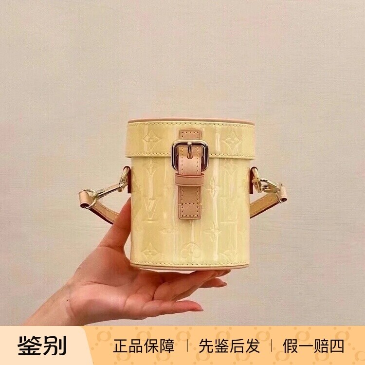 ASTOR漆皮迷你水桶手袋M24099