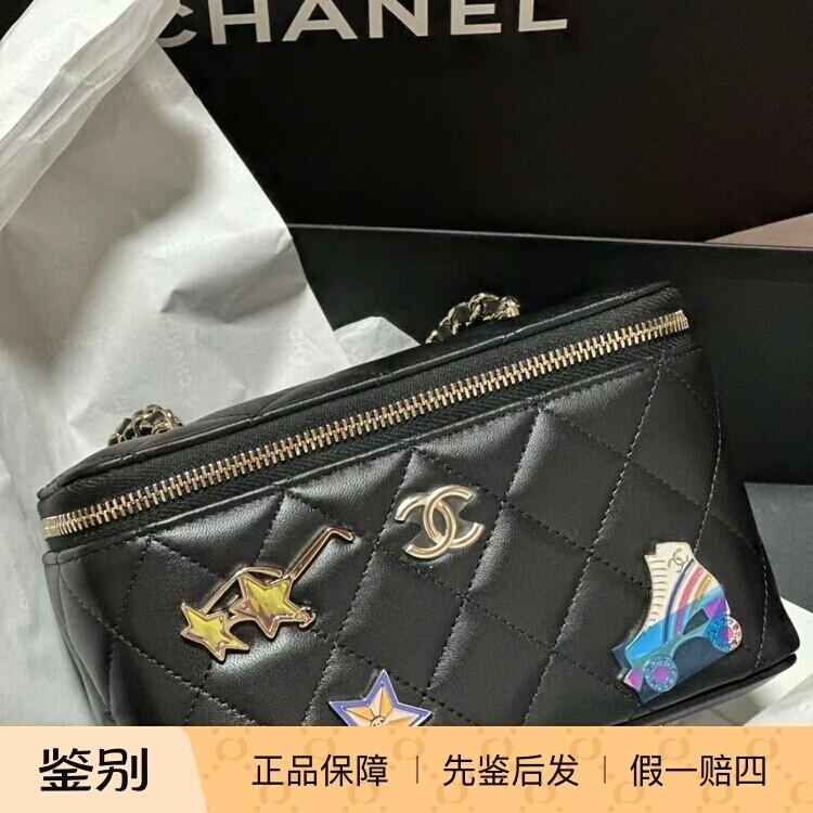 香奈儿徽章限量化妆盒子单肩包