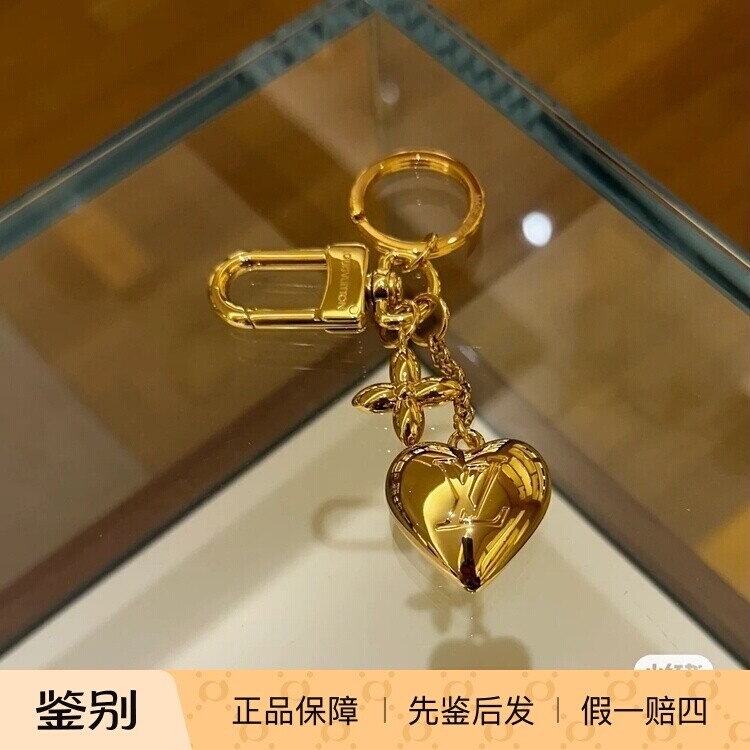 新款 奢店代购 2024 LV/路易威登 SATIN HEART 包饰钥匙扣 M01142