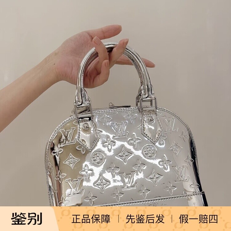 奢店代购 2025新款 LV/路易威登 ALMA BB镜面银色贝壳手袋 M26335