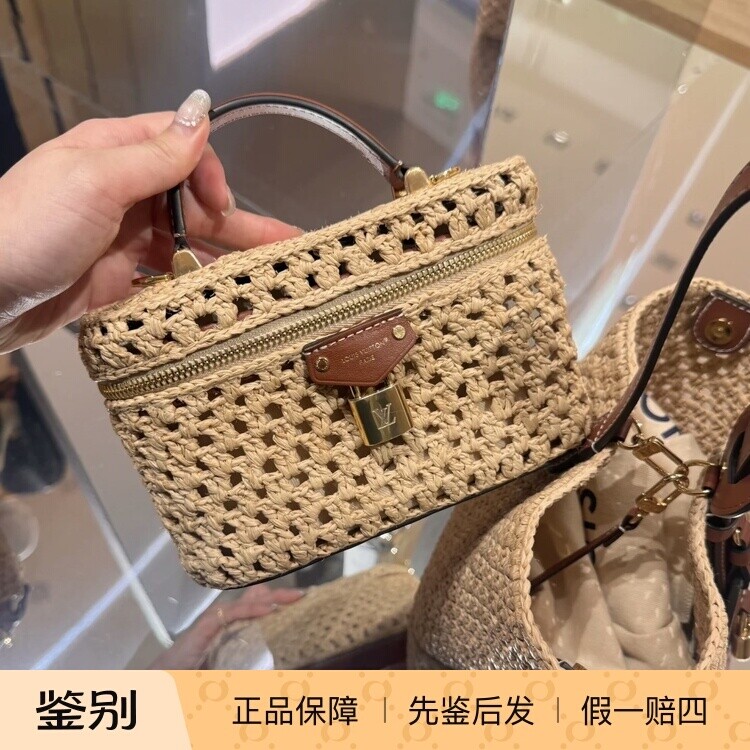 奢店代购 2025新款 LV/路易威登 VANITY CHAIN POUCH 手袋 M14303