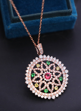 镶钻金色圆牌几何花朵气质项链