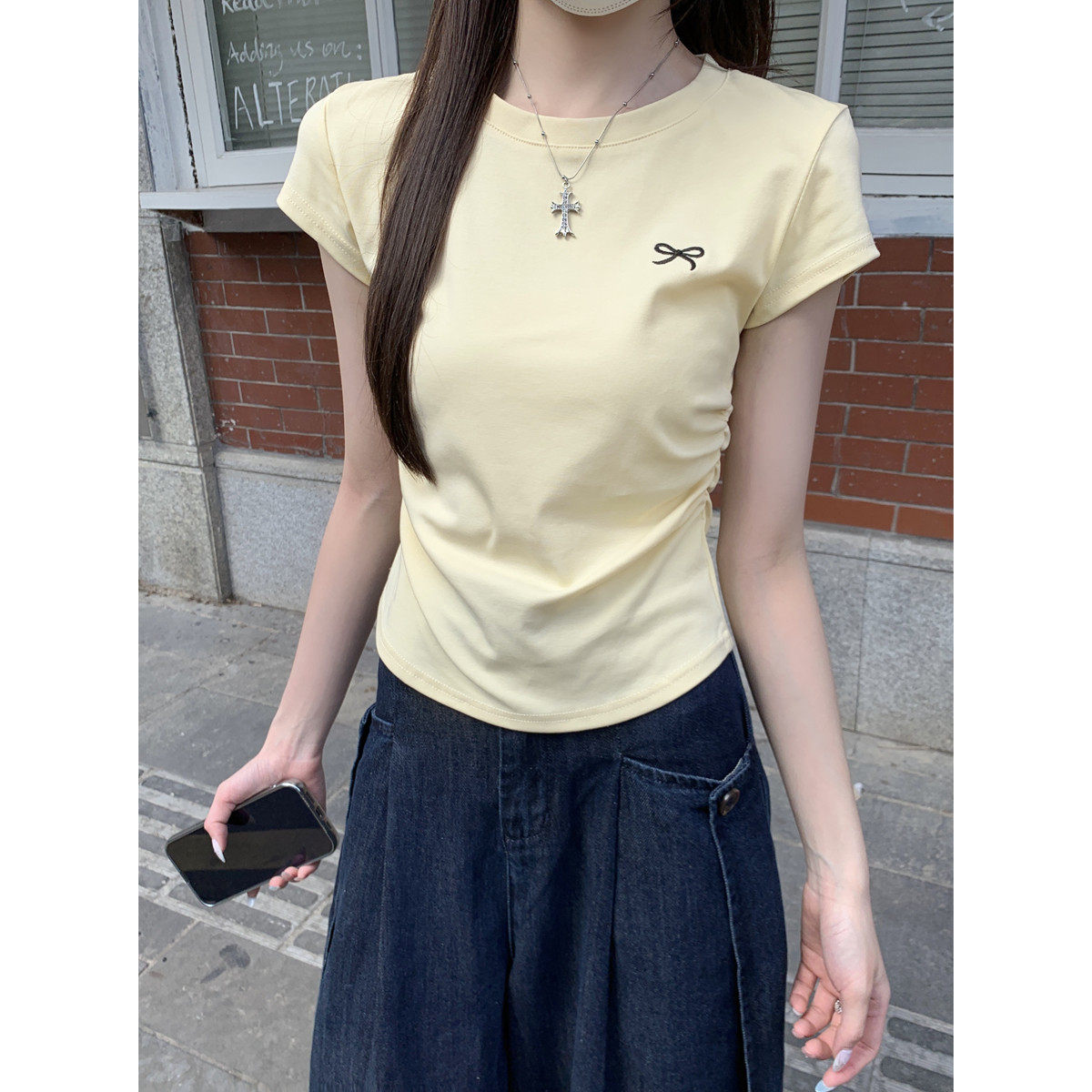 韩系chic黄色蝴蝶结刺绣圆领短袖T恤女夏季百搭褶皱修身正肩上衣