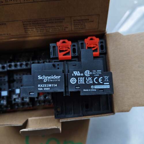 可维修继电器底座 RXZE2M114议价