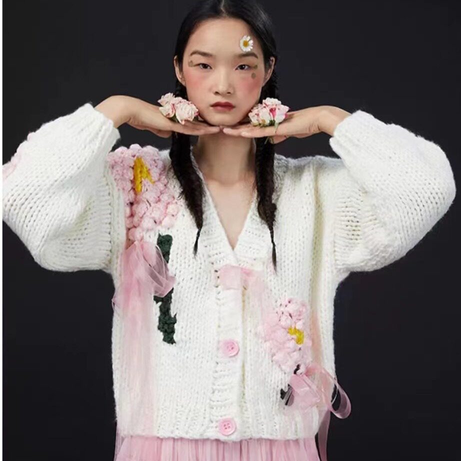 2026秋冬重工手工立体钩花毛衣外套女V领长袖宽松甜美针织开衫厚