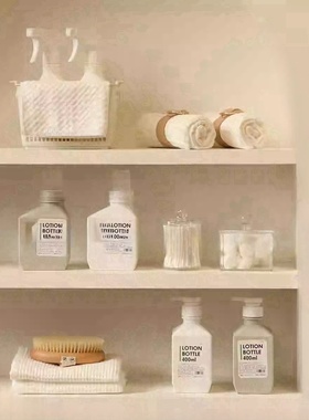 【阳台摆件】样板间家政间储藏室洗衣液护理液毛刷毛巾道具展示品