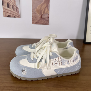 德训鞋2026春季新款薄底轻便舒适女生雾霾蓝小众设计休闲板鞋女款