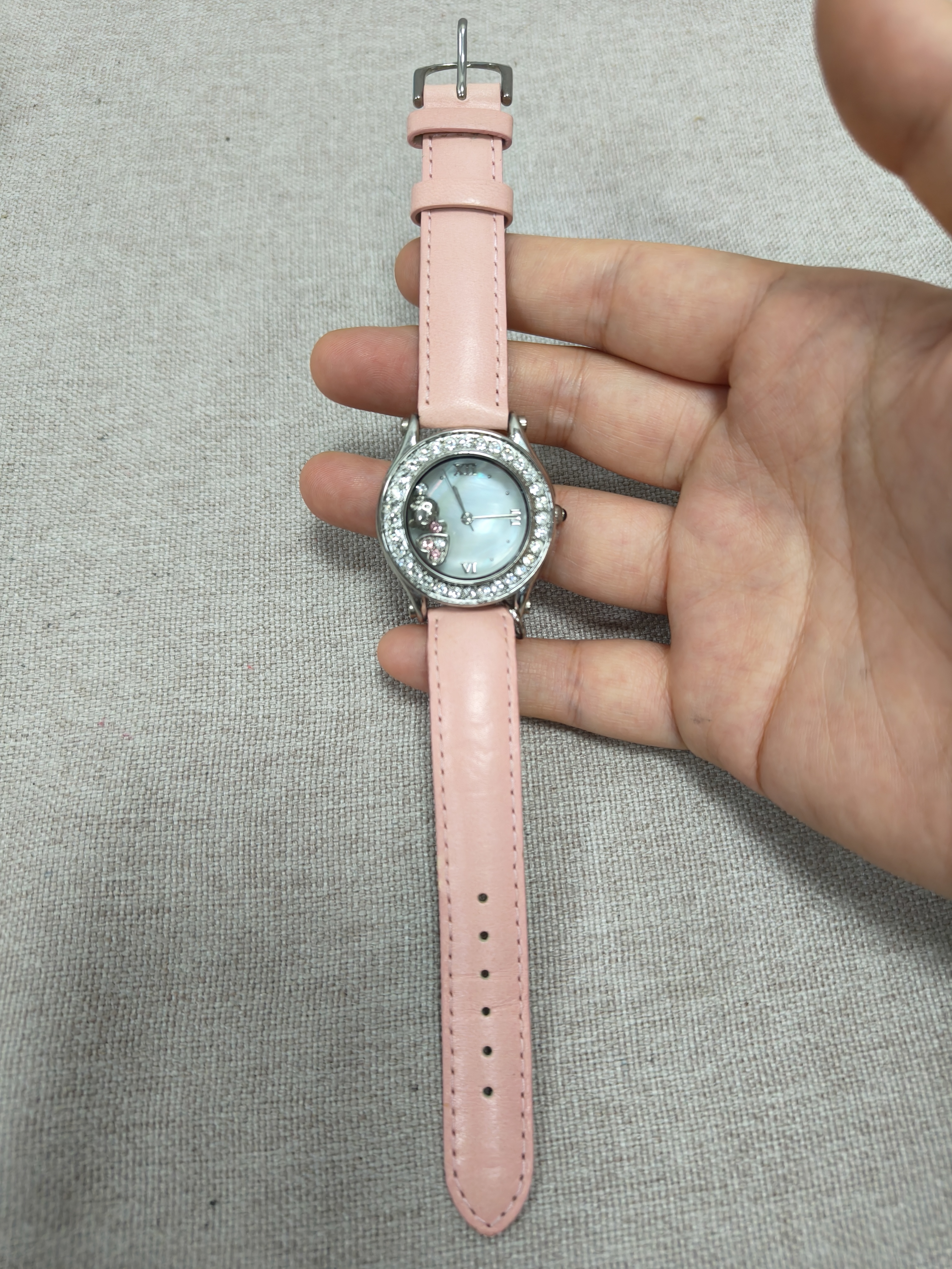 Hellokitty中古2009年手表，轻微痕迹很美。有人换成钢表带也很可