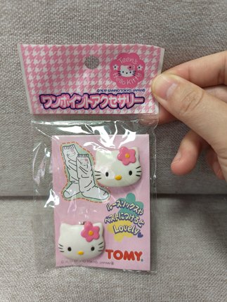 Hellokitty中古稀有1997年千鸟格系列装饰扣。全新