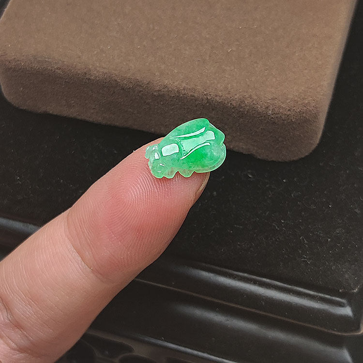 翠缘斋玉石缅甸正品A货翡翠迷你小蜜蜂玉坠冰糯种阳绿精品雕刻