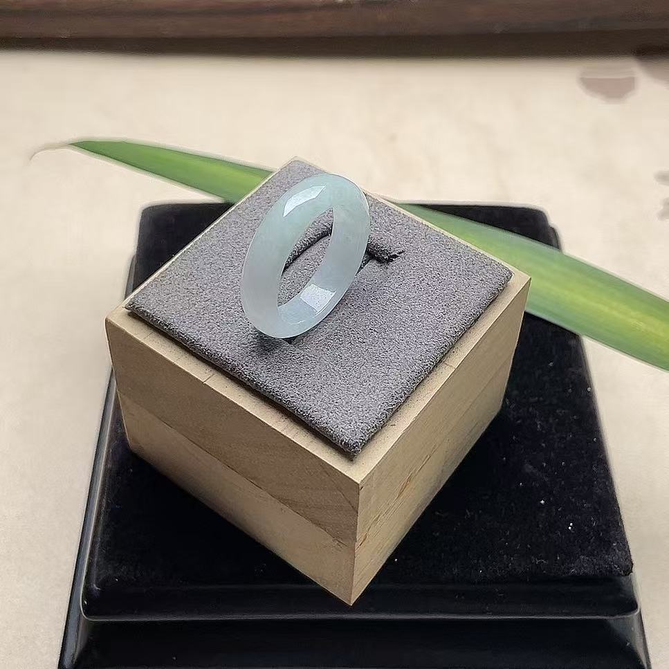 天然翡翠A货冰种飘花戒指
