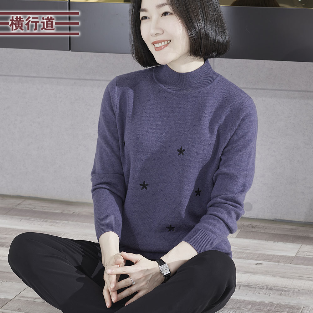 简约撞色半高领绣花长袖针织衫