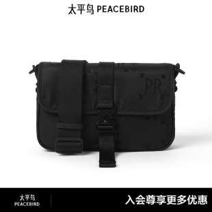 太平鸟男装 老花黑色背包满印刺绣设计通勤商务可调节斜跨包