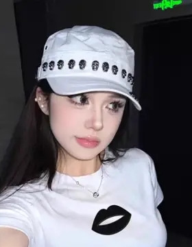 白色纯棉嘴唇印花正肩短袖T恤女