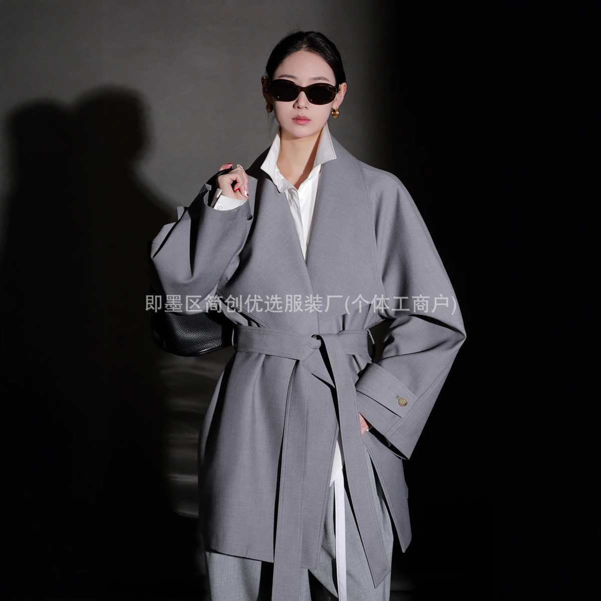 今年流行特惠欧美大翻领廓形设计短款风衣女高级感外套通勤风衣,女装/女士精品,风衣,淘宝优惠券,粉丝福利购,淘宝优惠卷