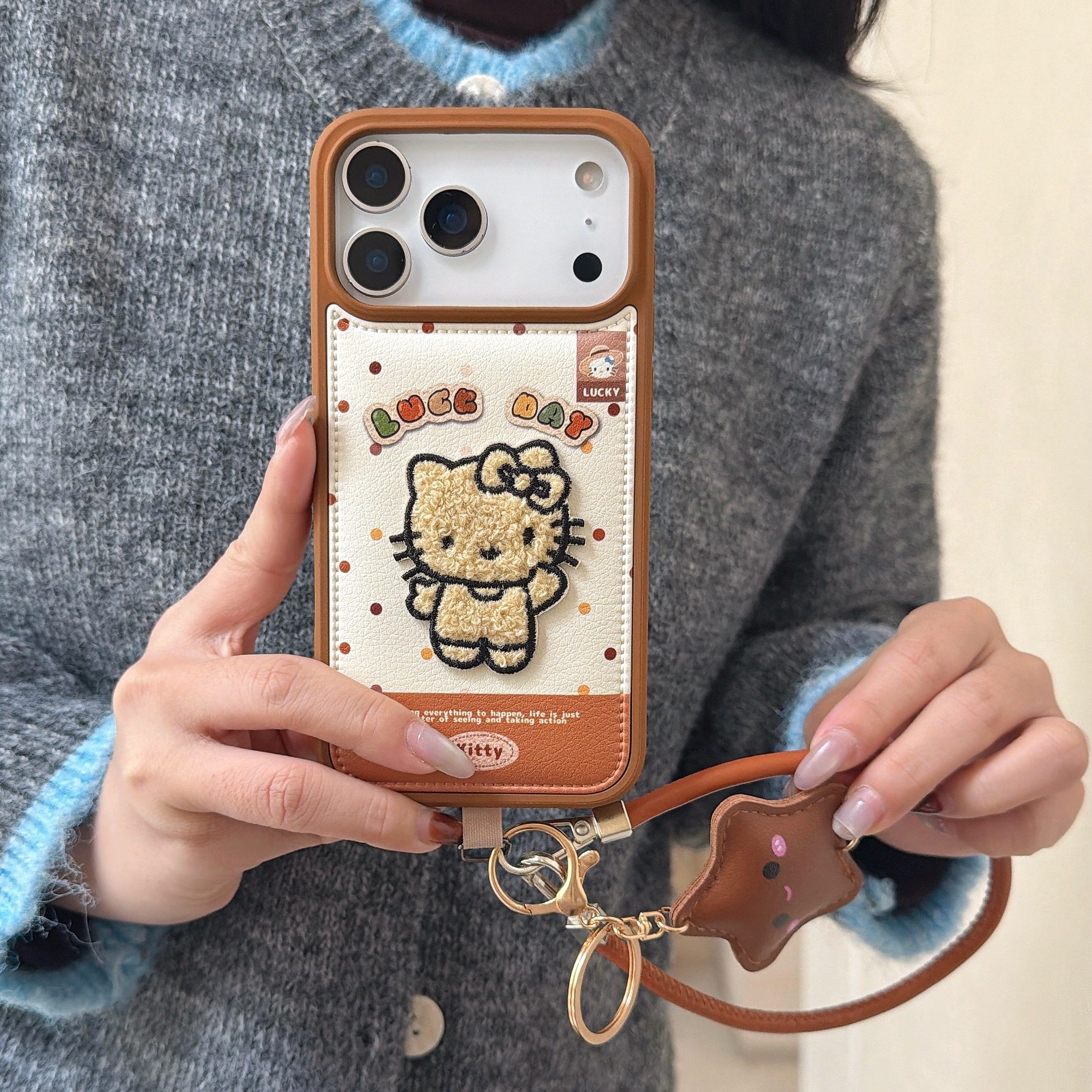 适用苹果手机壳焦糖彩波点刺绣KT