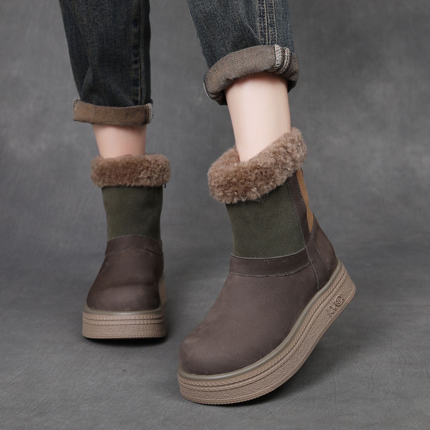 厚底雪地靴女圆头防滑真皮短筒靴