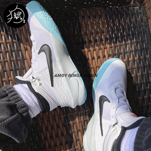 NikeTeamHustle女子大童篮球鞋