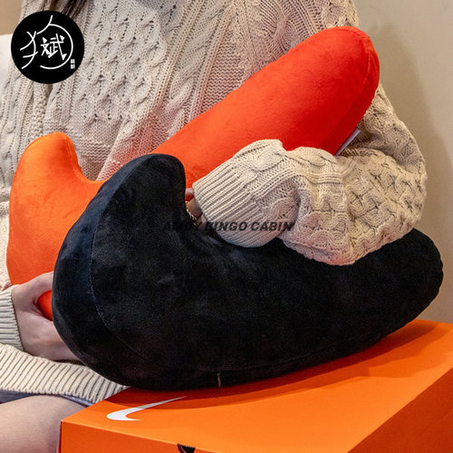 Nike会员限定钩子绒面抱枕靠背垫