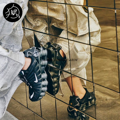 NikeShox女子纯黑气柱休闲跑鞋