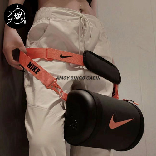 Nike男女单肩斜跨运动健身水桶包