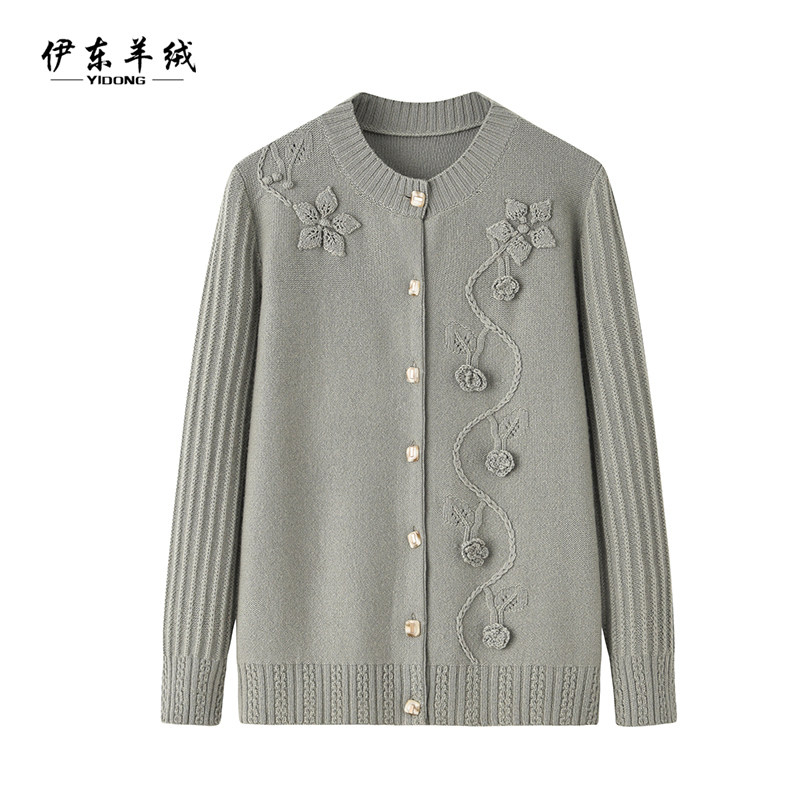 内蒙古秋装中老年羊绒衫女士圆领加厚宽松大码针织对襟毛衣开衫