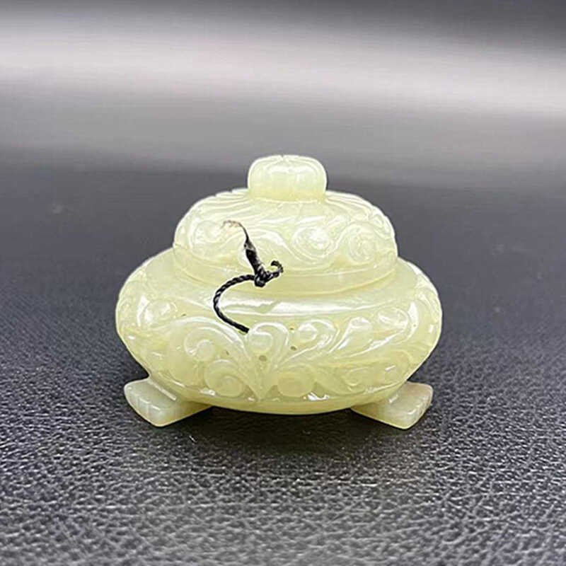 和田玉三角香薰炉摆件青白玉镂空雕刻如意纹香薰玉佩玉坠茶桌摆台