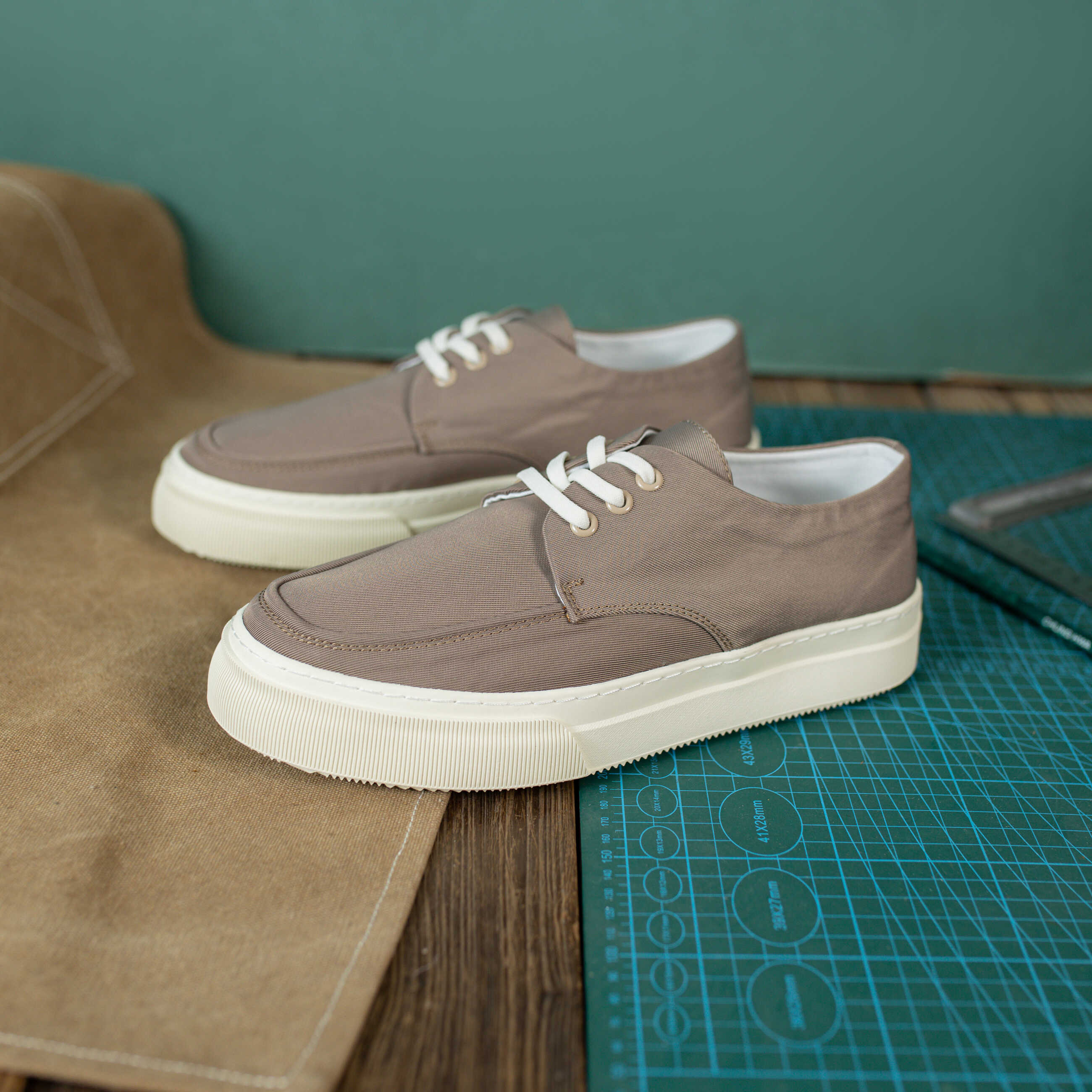 百搭纯色春季手工布面鞋透气软底