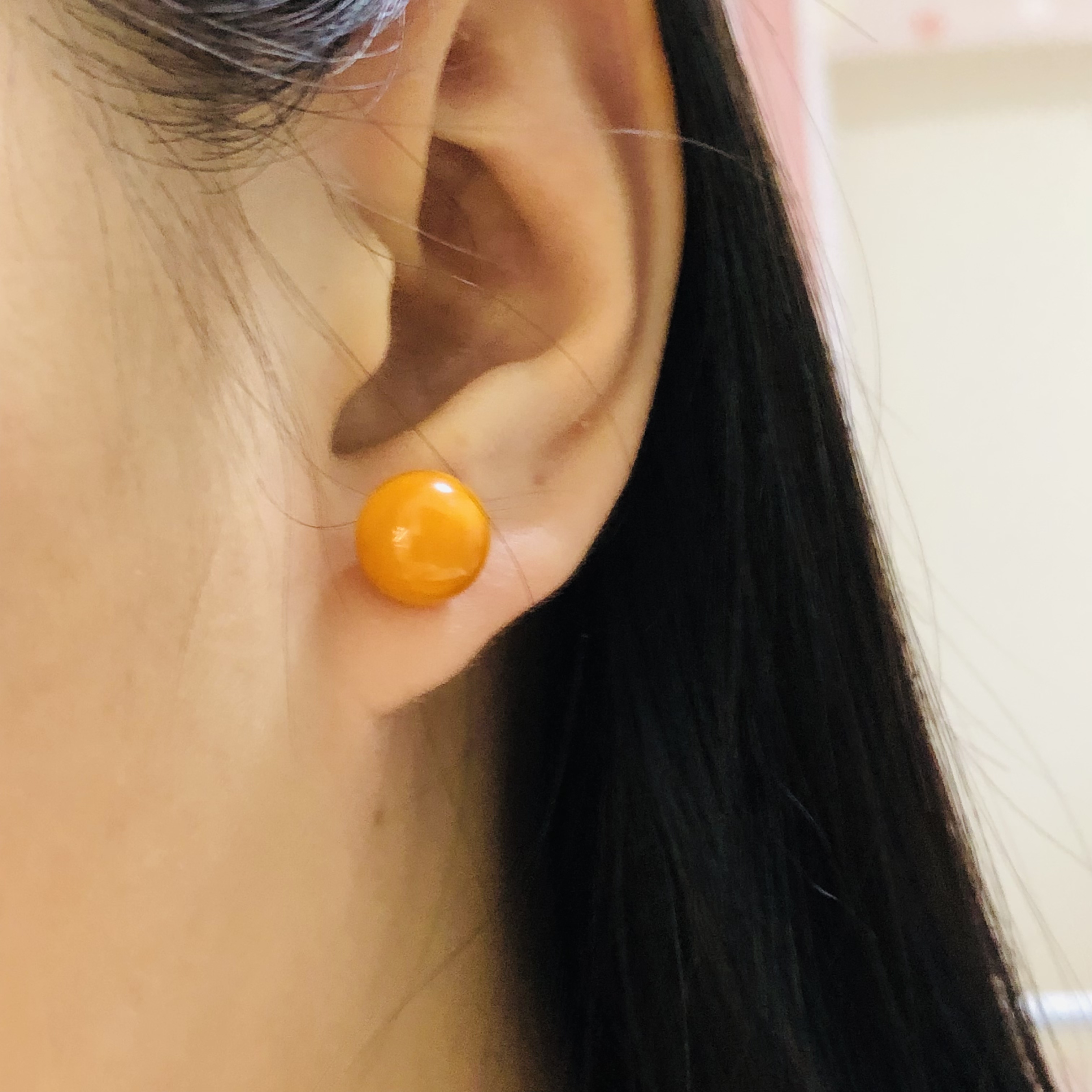 天然蜜蜡耳钉10mm圆珠S925银耳饰琥珀鸡油红老蜡防过敏耳钉