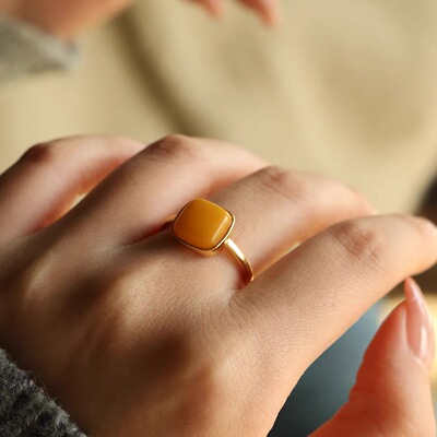 天然蜜蜡戒指小方7MM琥珀925银镶嵌满蜜老蜜鸡油黄时尚女款活口