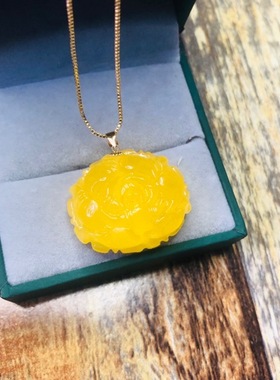 天然鸡油黄原矿蜜蜡吊坠18K金扣头23X28MM琥珀玫瑰花挂坠送链