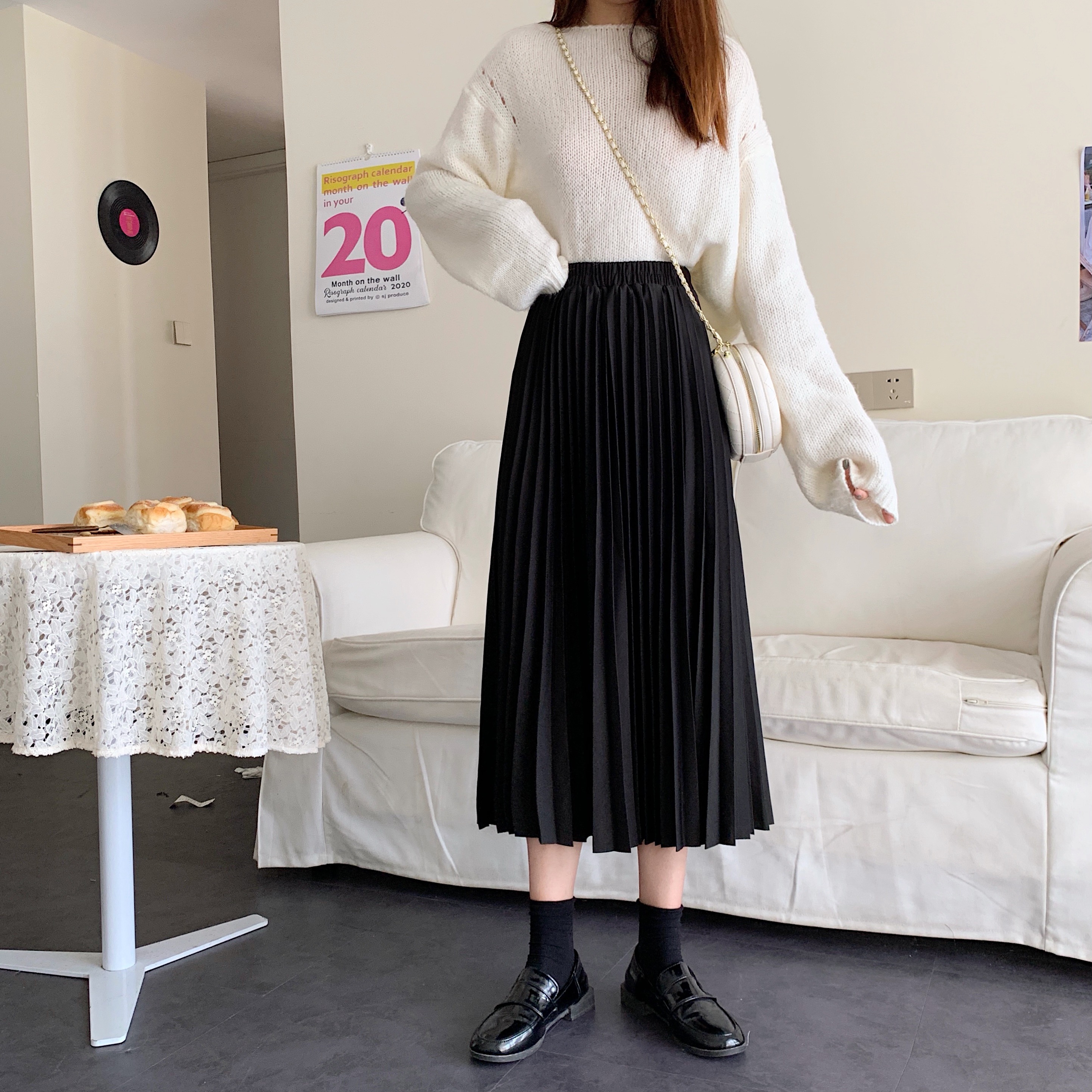 A-line pleated skirt in autumn and winter