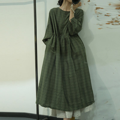 日系A型棉料格纹半扣连衣裙