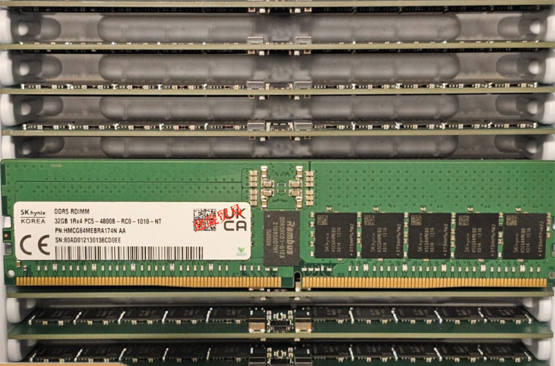 SK海力士32G 1Rx4 PC5-4800B-RC0 ECC REG HMCG84AEBRA174N 内存