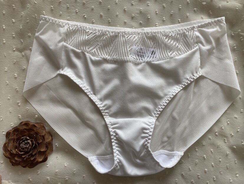 镂空新出口韩国原单仙女白色镂空冰丝牛奶丝舒适中腰女士三角内裤