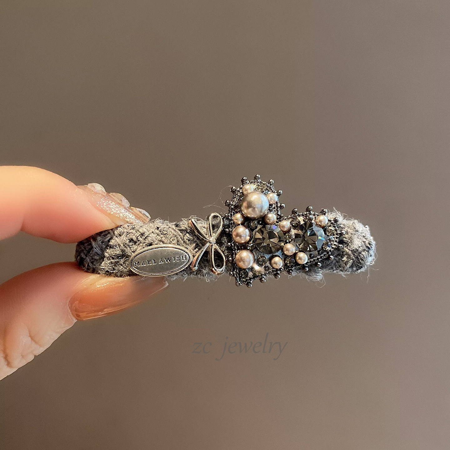 韩版高级感灰色毛呢重工闪钻爱心发夹女时尚精致侧边碎发一字夹