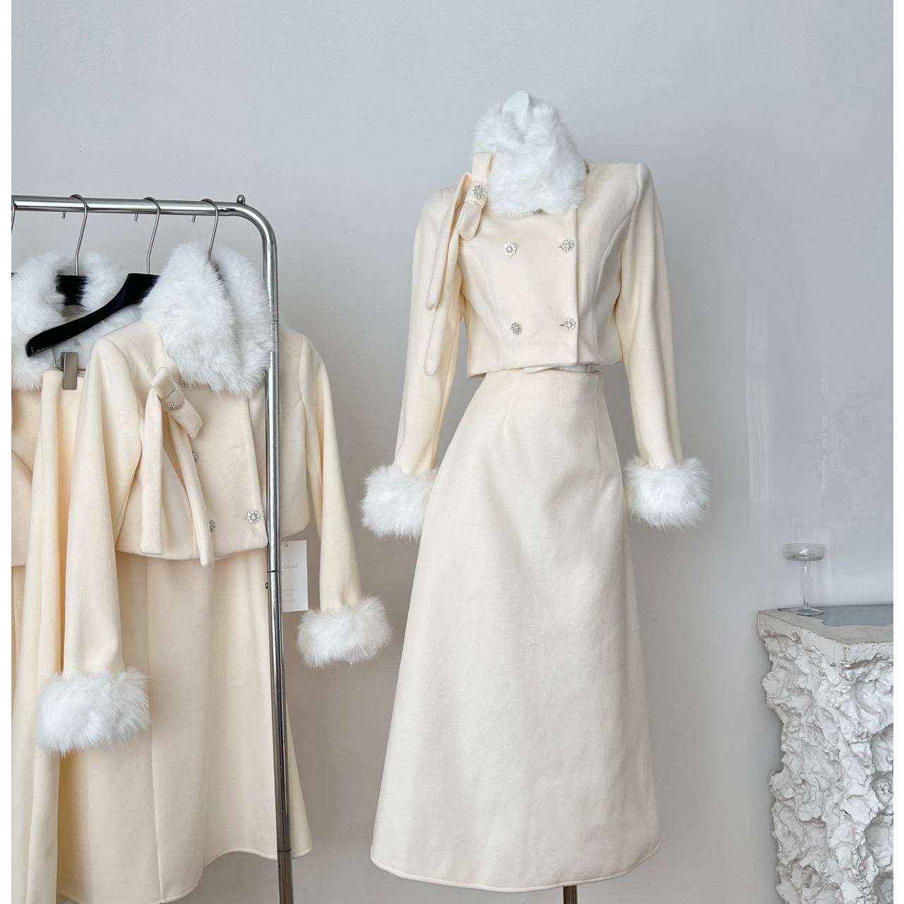 Acaine10/20 20:00 95折款千金佩拉 优雅毛领短上衣A字半裙