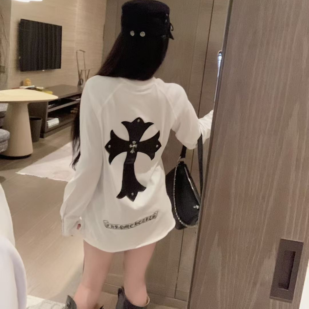 2025秋季新品女装贴皮刺绣宽松中长款长袖T恤重工纽扣十字架上衣