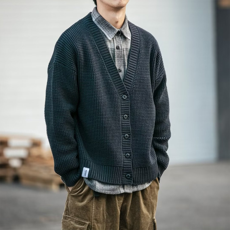 日系复古纯色V领开衫毛衣男外套