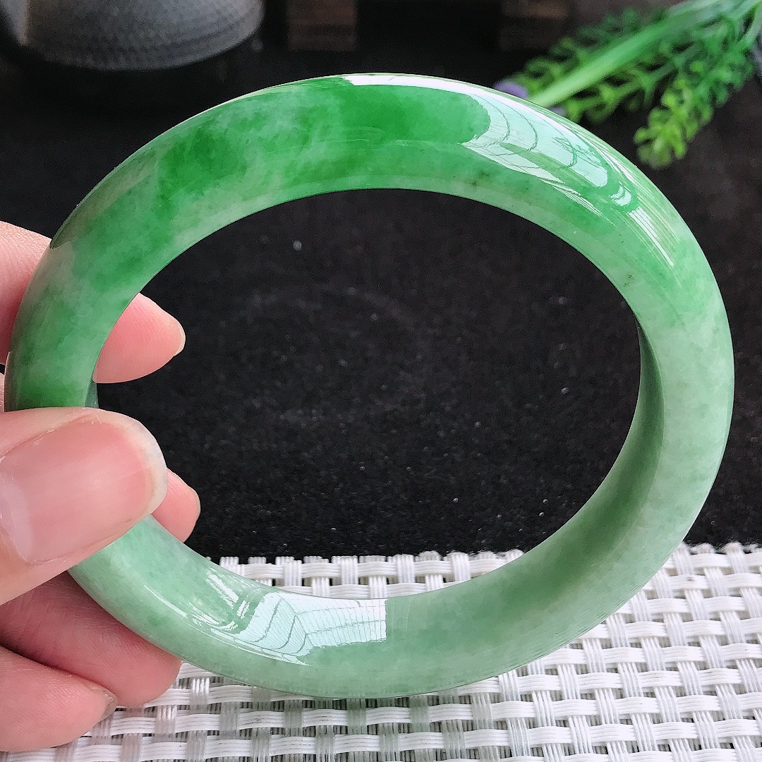 自然光65/13.5/9.7大圈口老坑精美温润满绿辣阳绿手镯玉镯百搭