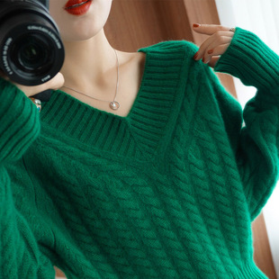 V领羊绒针织打底衫女秋冬内搭2025新款气质套头加厚保暖慵懒毛衣