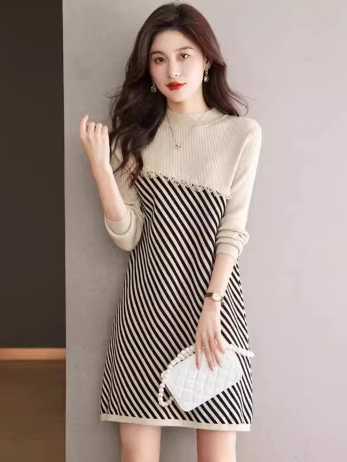中长款针织连衣裙女秋冬2025新款条纹拼接气质配大衣毛衣裙女内搭