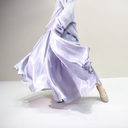 气质不规则丝光感半身裙Irregular temperament silky half skirt