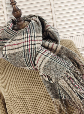 Women's scarf with oversized plaid for warmth and thickening