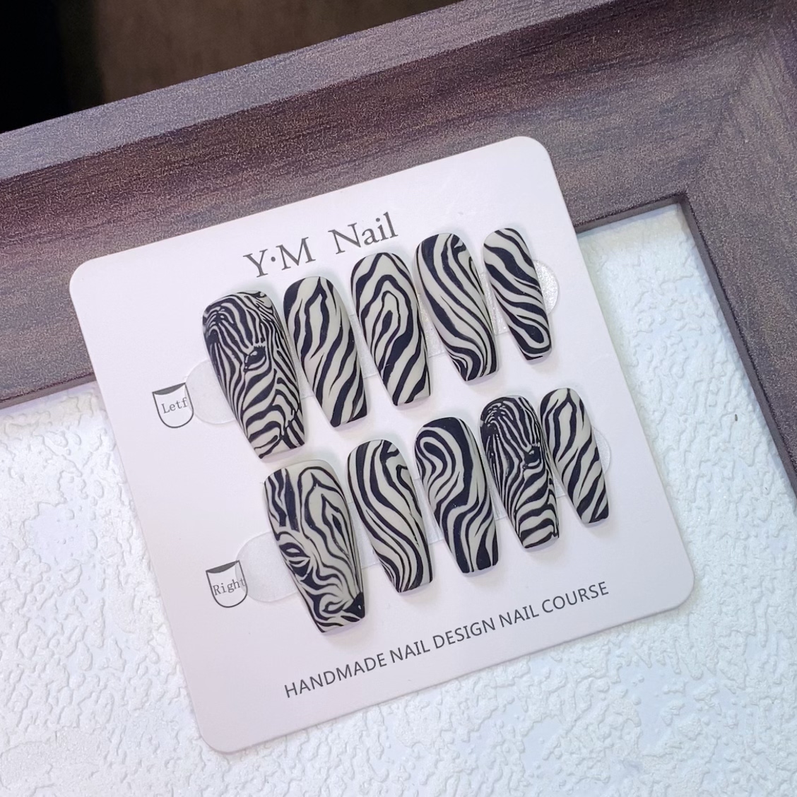 媛满【斑马狂想】斑马新年战甲磨砂纯手工穿戴美甲长短款款高级感